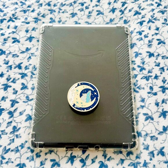 Kindle Paperwhite 11th Gen + Sleeve, Cases & Popsocket Bundle - Picture 2 of 5